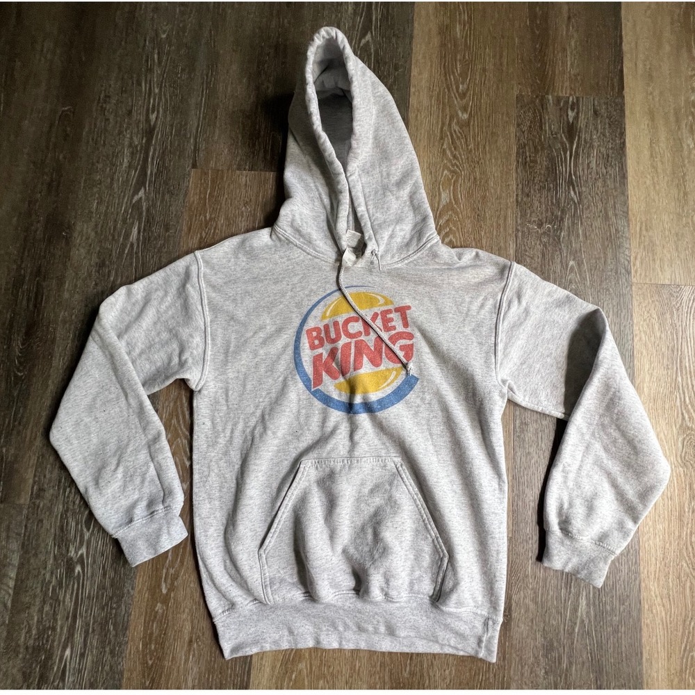 Gildan Hoodie Mens Small Grey Bucket King Parody Graphic Heavy‎ Blend Sweatshirt